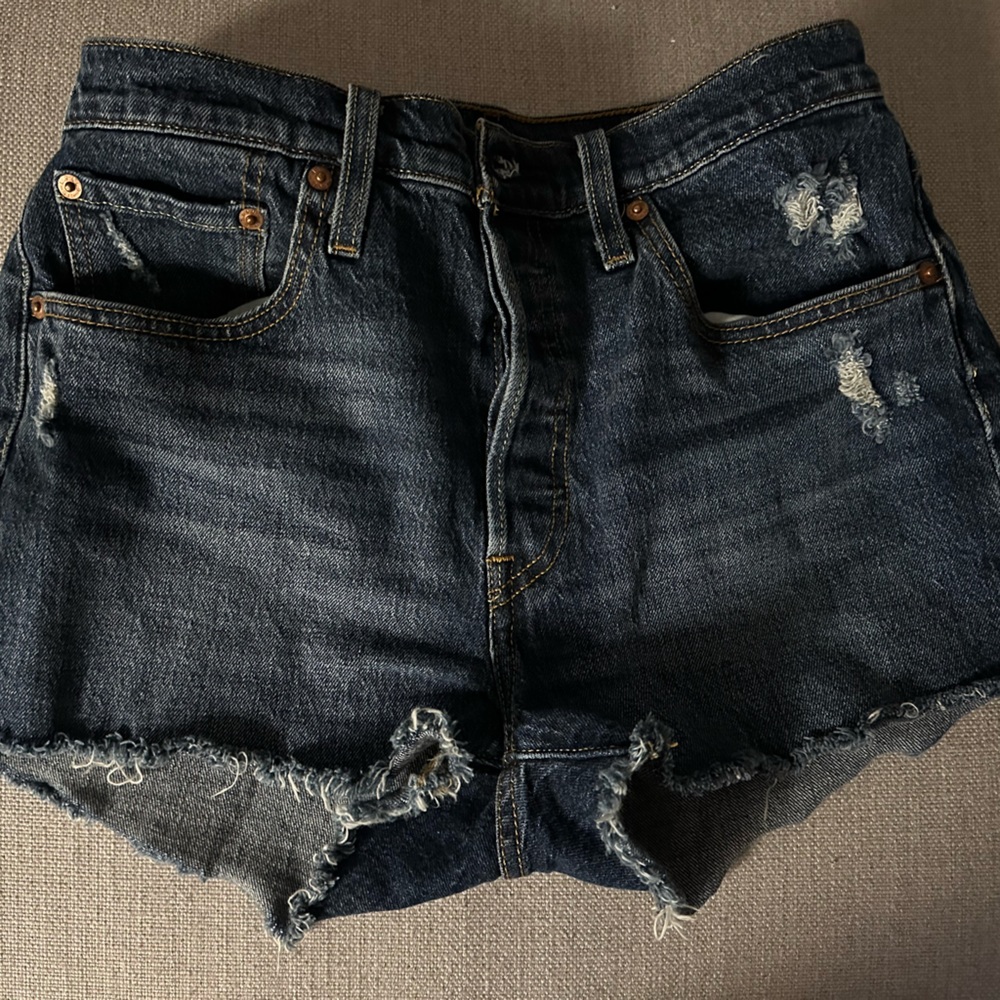 Levi 501 cut off Jean shorts